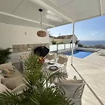 Ocean View Heated Pool Villa *